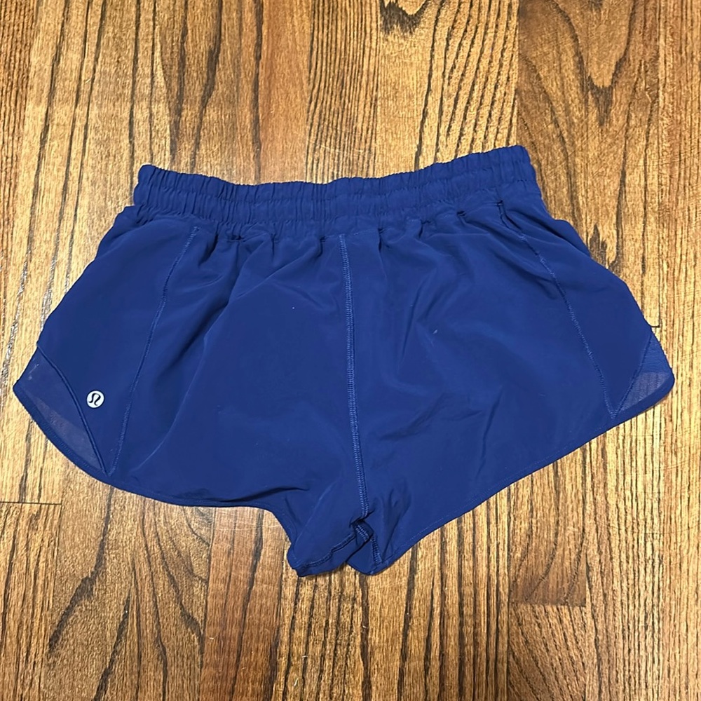 Lululemon hotty hot shorts regular size 8 2.5 inch inseam blue
